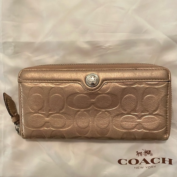 Coach Handbags - Coach vintage signature wallet